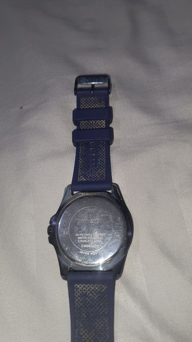 Продам часы Guess