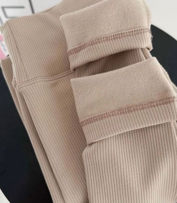 Бежеві лосини в рубчик на флісі, є молочний колір.