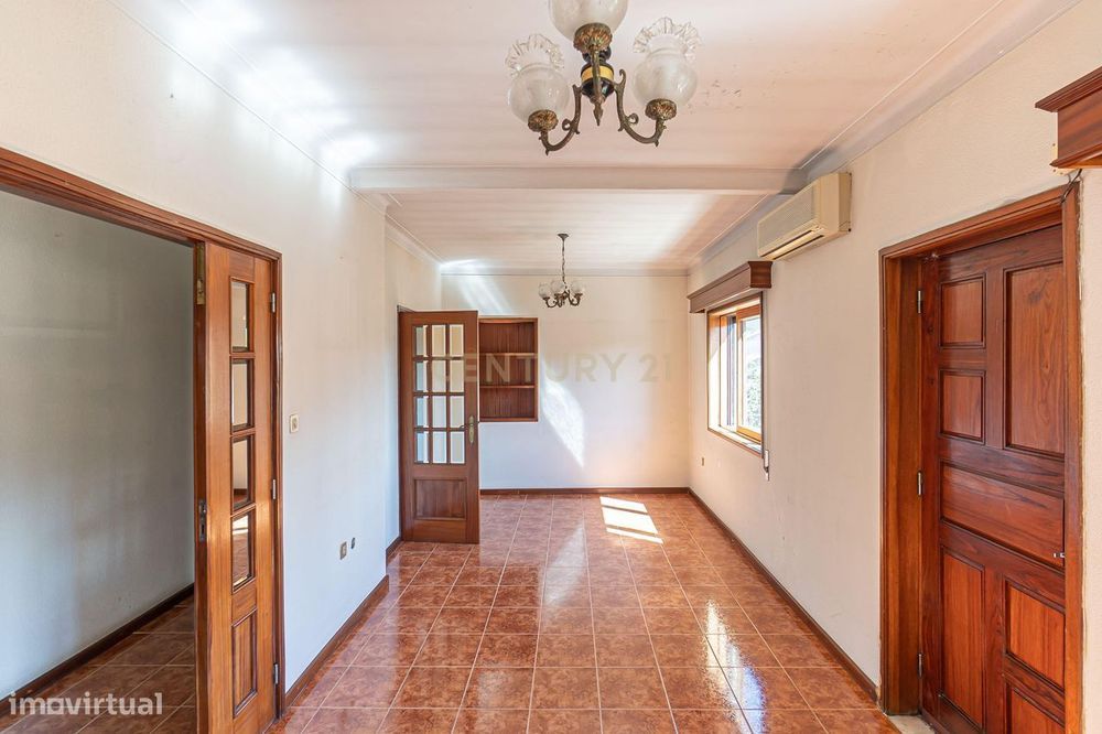 Oportunidade Moradia Bifamiliar No Centro De Susão, Valongo!