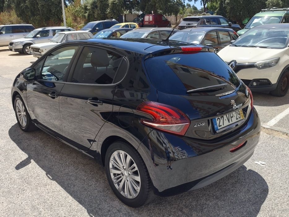 Peugeot 208 1.2 Signature 2018