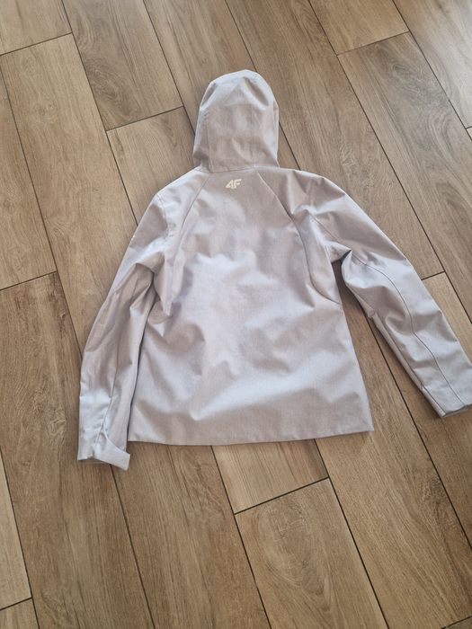 Sprzedam kurtkę damską 4F, rozmiar S, kolor szary.