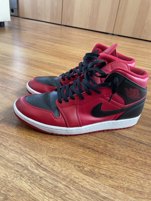 Air jordan 1 mid reverse bred