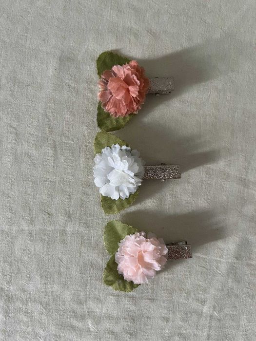 Ganchos de cabelo com flor e folhas – 3 unidades
