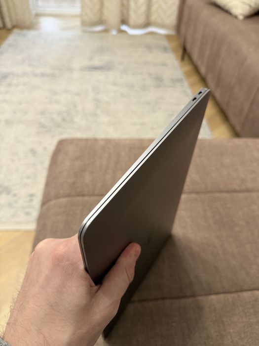 MacBook Air 13 2020 i5 /8 GB /512 Gb 93% АКБ!
