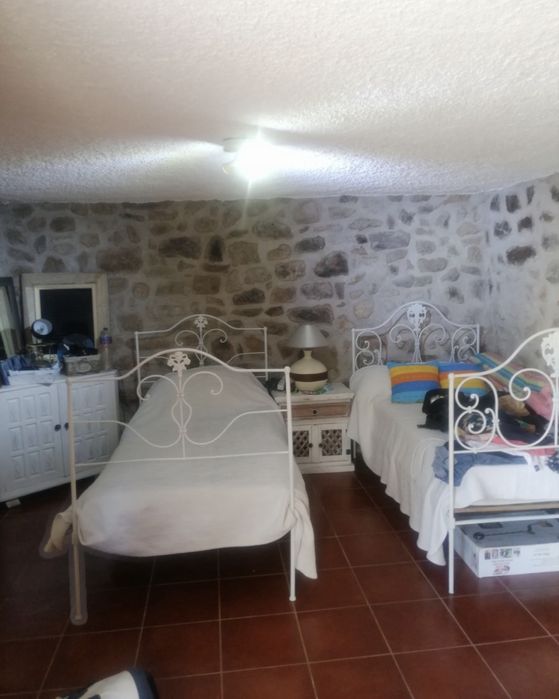 2 camas em ferro com colchões