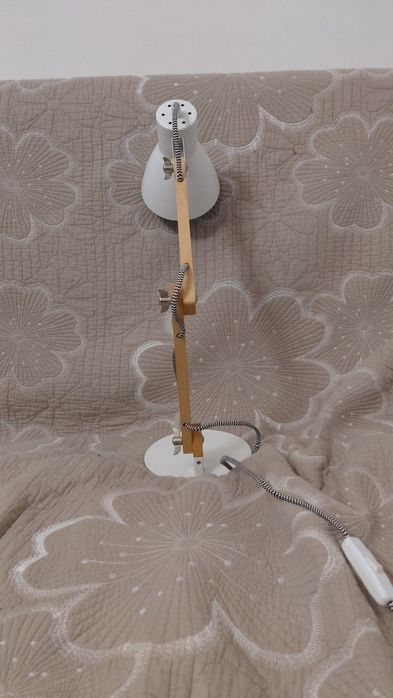 Lampa stołowa biała