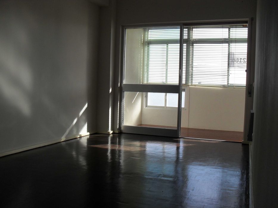 Apartamento T2 Rua Professor Mira Fernandes, lote 1585