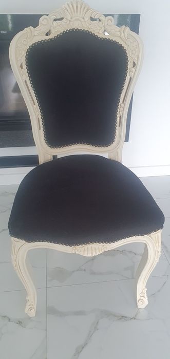 Krzesło Ludwik. Wysokość 110 cm.