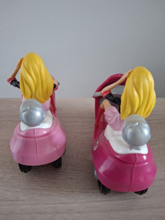 Dwie Barbie na motorach