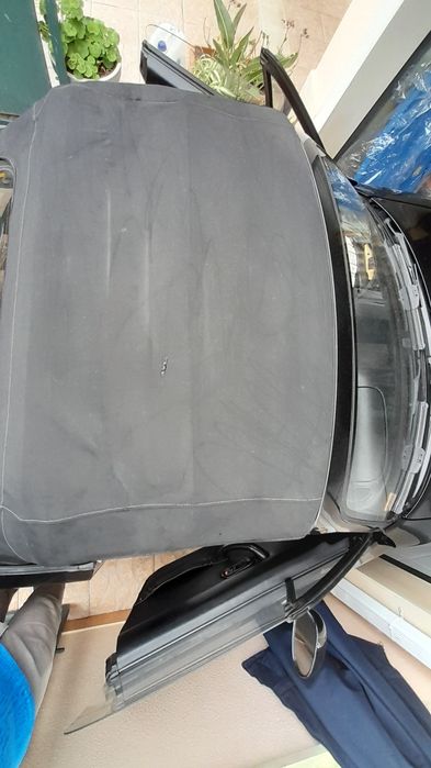 Capota Lona MX5 rasgada, estrutura funcional.