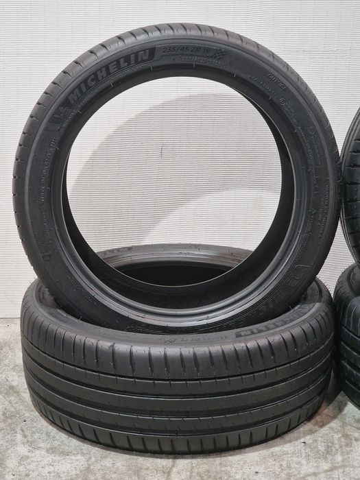 4 Pneus 235/45R19 MICHELIN Semi Novos