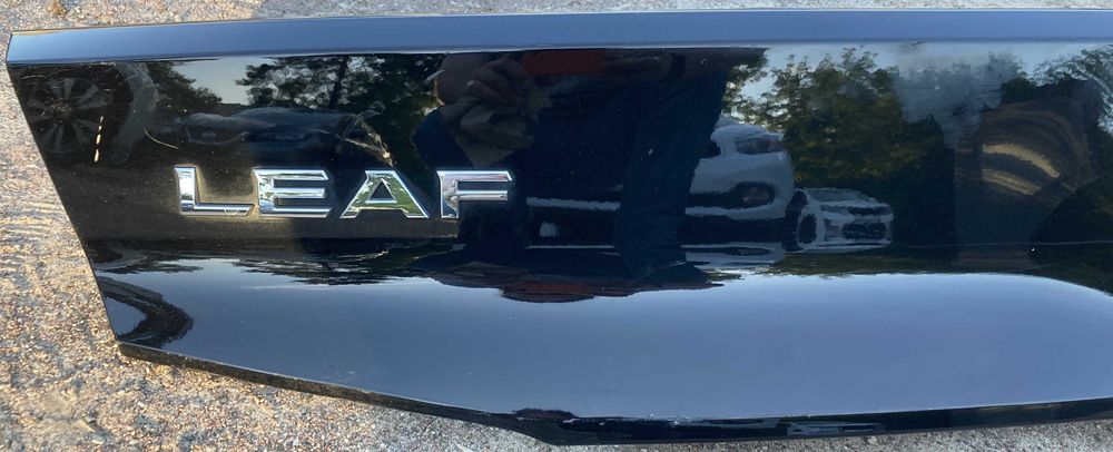 Nissan Leaf ZE1 908105SA0A Накладка кришки багажника