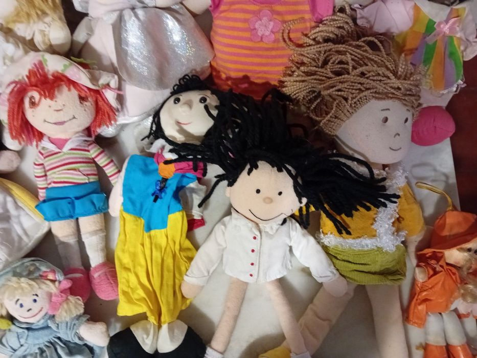 Conjunto de 15 Bonecas em Pano/Peluche