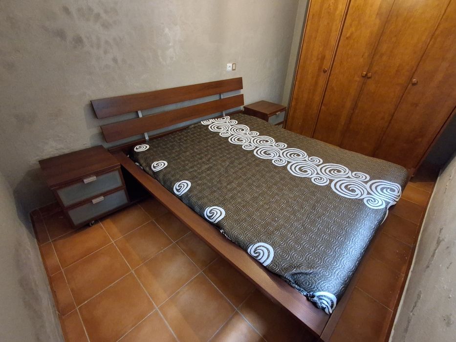 Conjunto de Cama Casal + 2 Mesas de Cabeceira