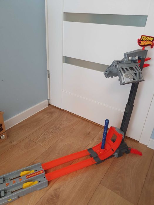 Hot Wheels Vertical Velocity (X9283) - wyścigowa wieża
