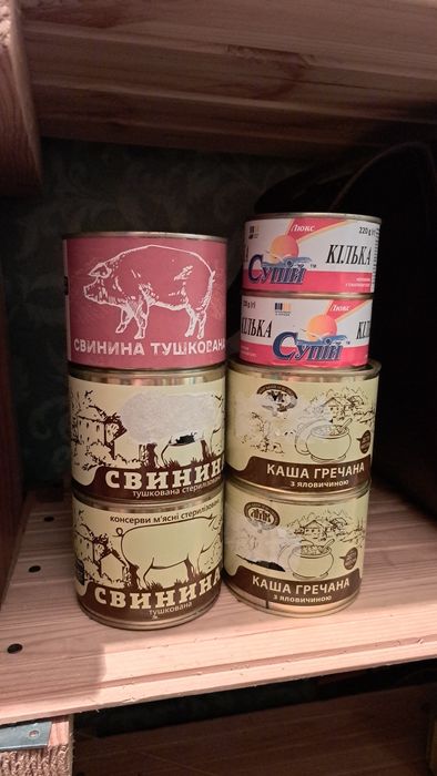 Тушонка та каша з мясом, кава