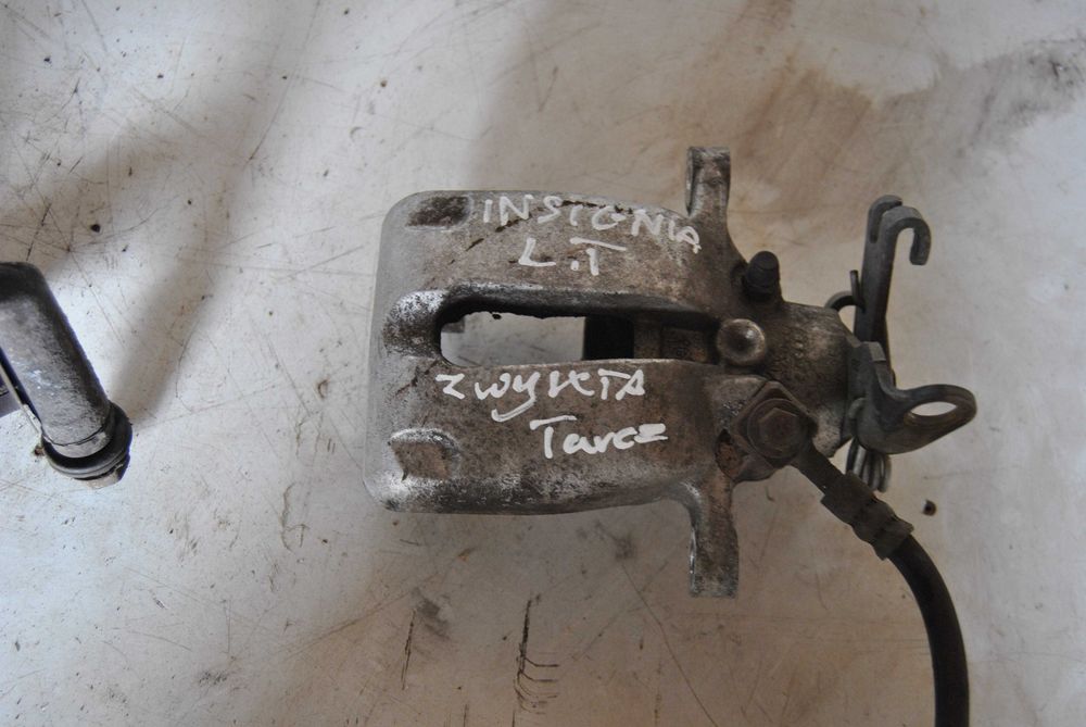 Zacisk hamulcowy lewy tył Opel Insignia A zwykła tarcz