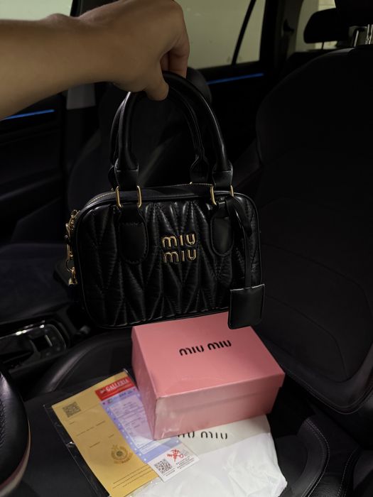 Трендова сумочка miu miu