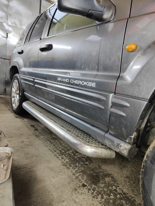 Подношка Grand Cheroke wj