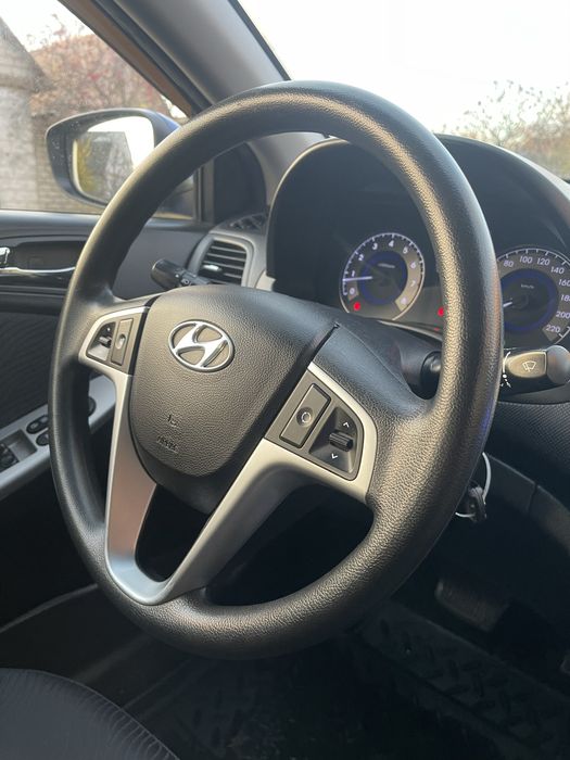 Hyundai accent 2013 год 1.4 бензин автомат