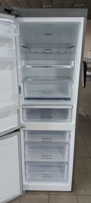 Холодильник Samsung RB29FEJNBSA