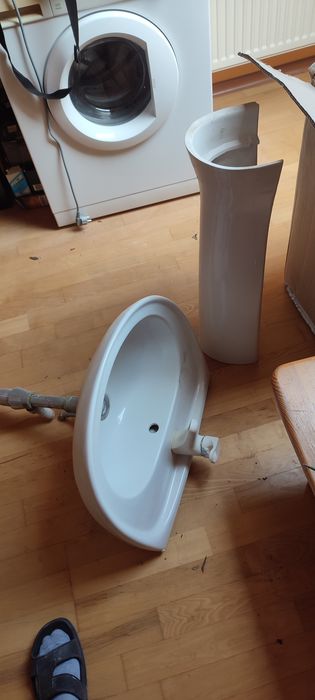 Sprzedam umywalkę wraz z baterią i syfonem