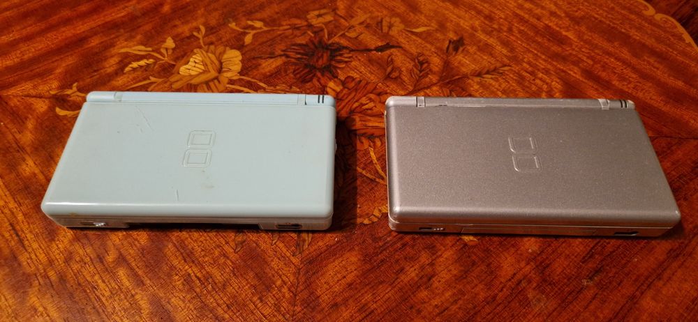 Dwie konsole Nintendo Ds