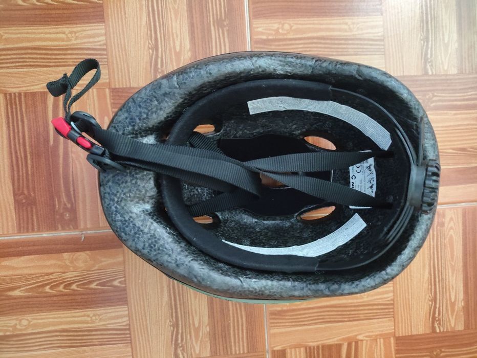 Capacete de criança ventilado e ajustável