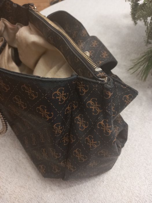 Torebka damska Guess na ramię