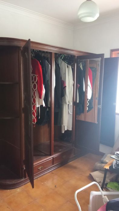 ROUPEIRO Quarto Muita Arrumação. 4 Fotos
