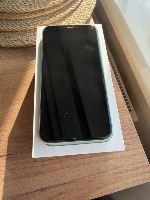 Продам IPhone 11
