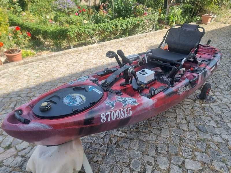 kayak de pesca a pedais