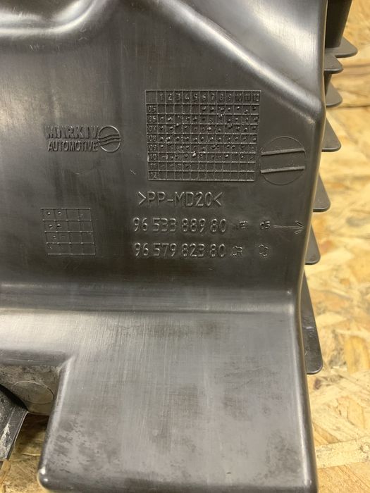 Корпус повітряного фільтра Peugeot 3008 5008 2.0 Citroën