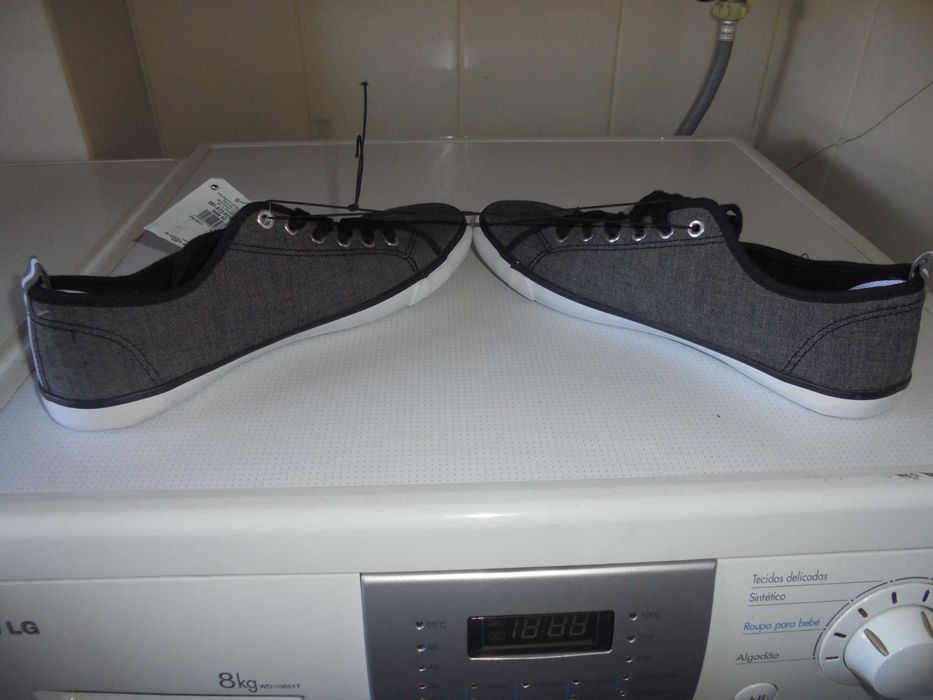 ténis de homem novos com etiqueta