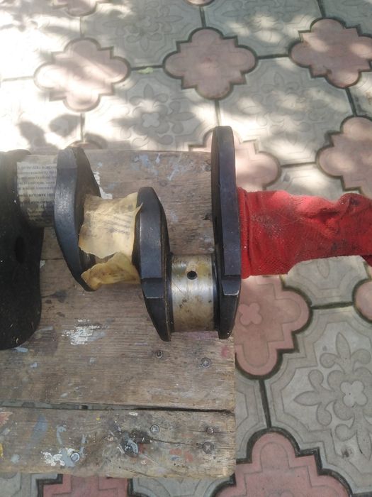 Коленвал  машинний