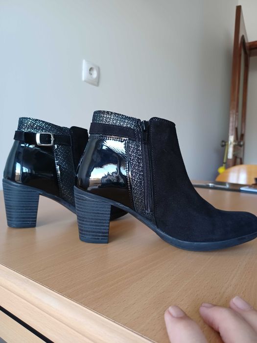 Botas de camurça e verniz