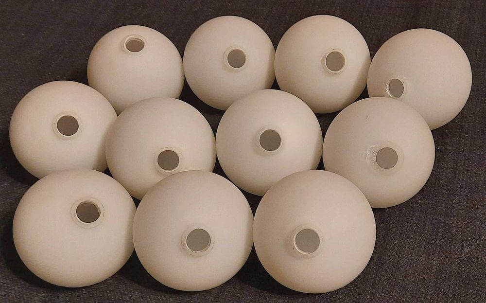 Białe mleczne szklane klosze do lamp o śr. 6 cm