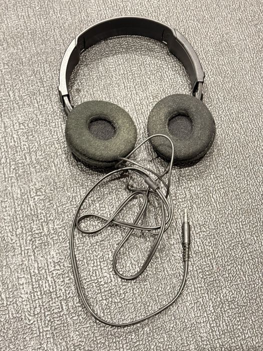 Fones Philips com Fio – Pretos