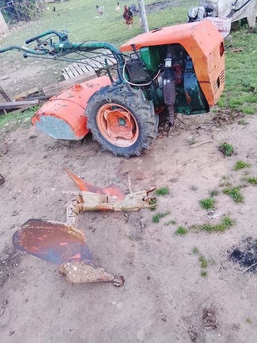 Trator de 18 cv com novo