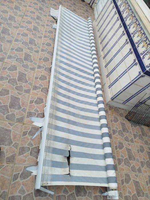 Toldo com 3mx2m precisa reparar tecido