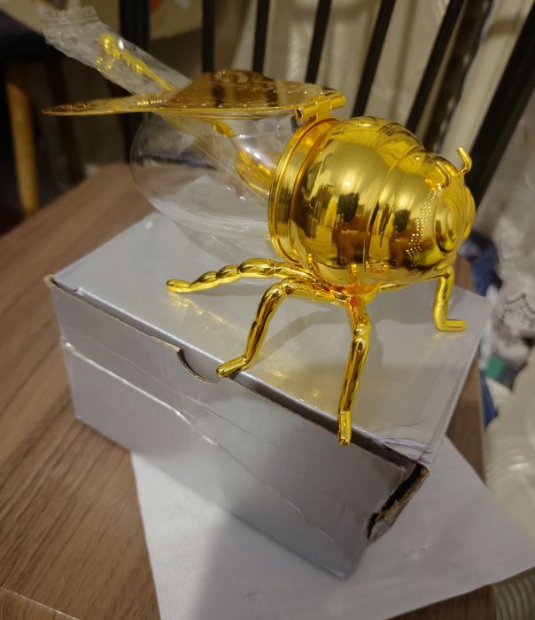 Посуд. Золота бджола