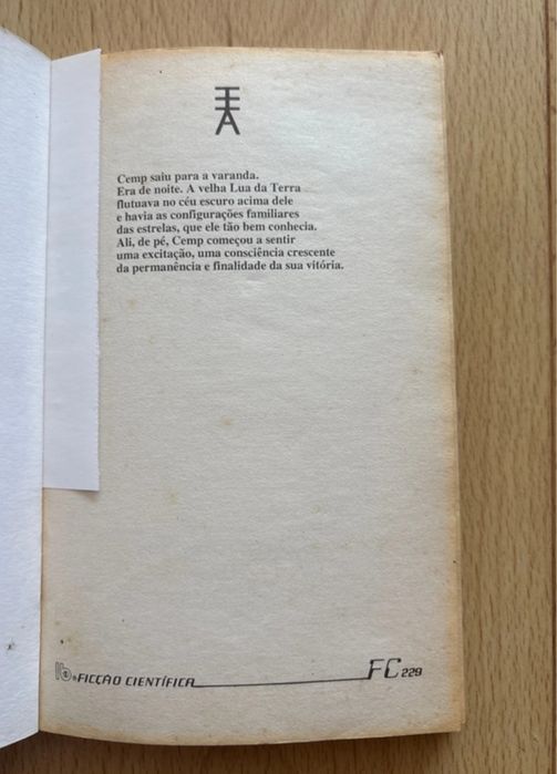 Livro “Invasão” de A.E. Van Vogt