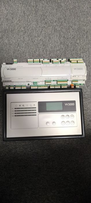 Sterownik wraz z panelem Carel W3000 od chillera Climaveneta