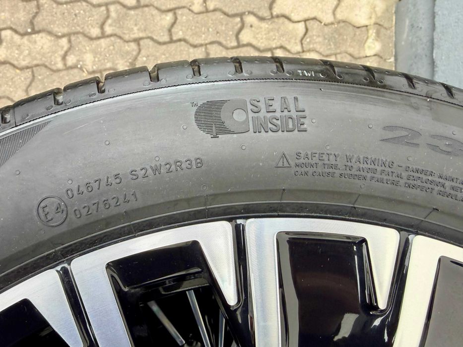 Alufelgi VW Passat B9 R-Line Oryginalne 18 Letnie Czarne BiColor NOWE