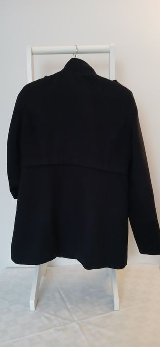 Casaco azul com botoes dourados