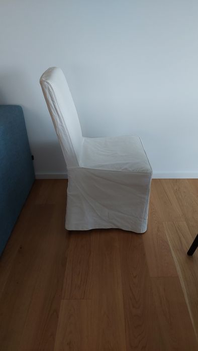 Cadeira com capa branca (2 peças)