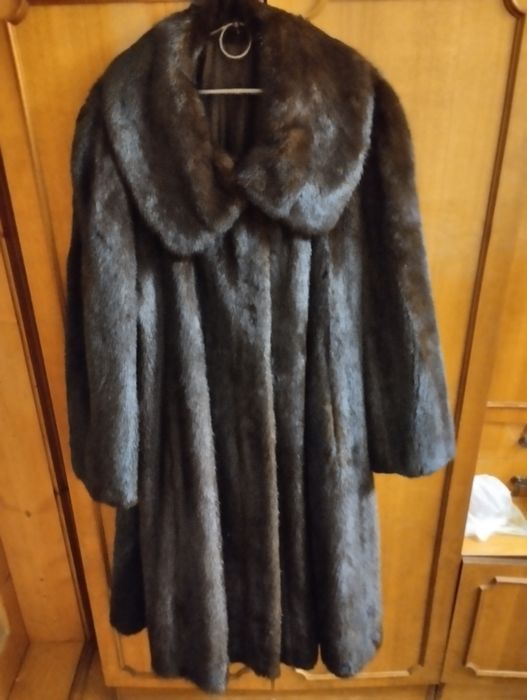 Жіноча норкова шуба