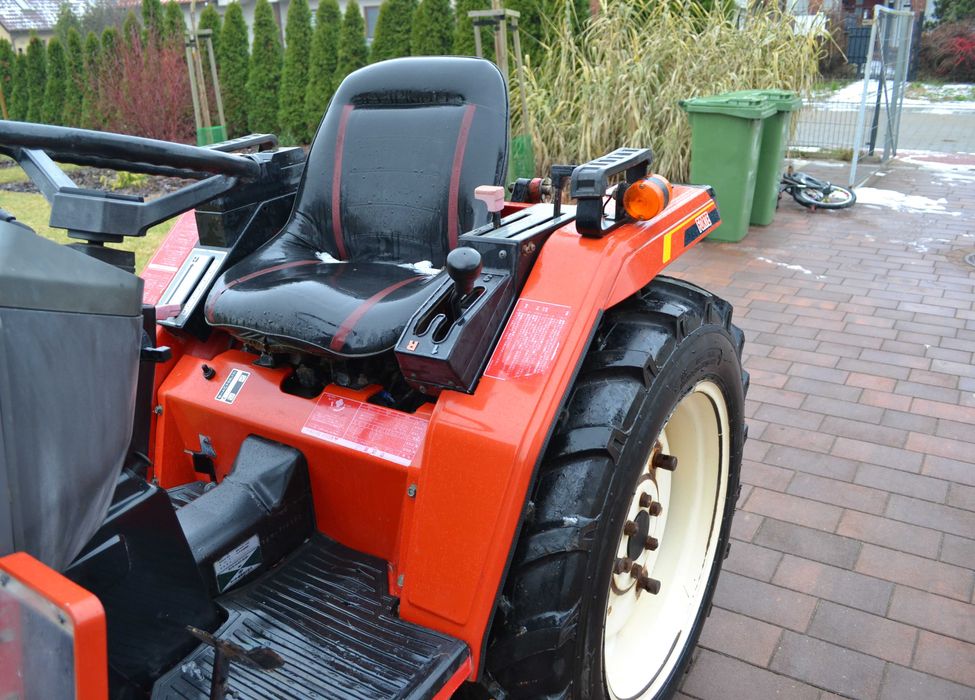 Traktorek japoński mini traktor Hinomoto Kubota