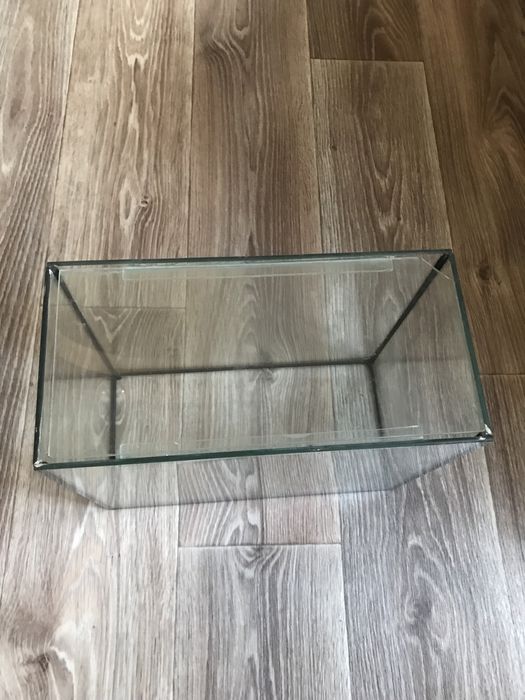 Акваріуми з кришкою та без