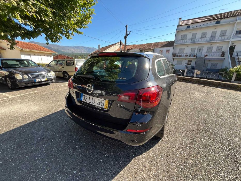 Opel Astra Sports Tourer 1.7 CDTI 125cv - Familiar - 240mil